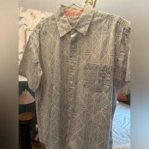 Roark Button Down dress shirt. Size M. 100% Cotton